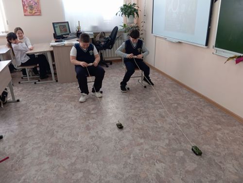 О подвигах, славе и долге: патриотический час для гимназистов