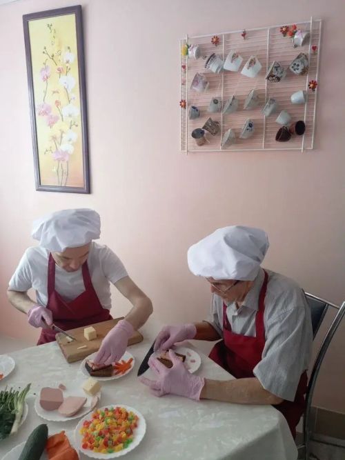 Картины из еды: мастер-класс по фуд-арту прошел в доме-интернате