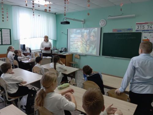 Час памяти в библиотеке: школьникам рассказали о детях на войне