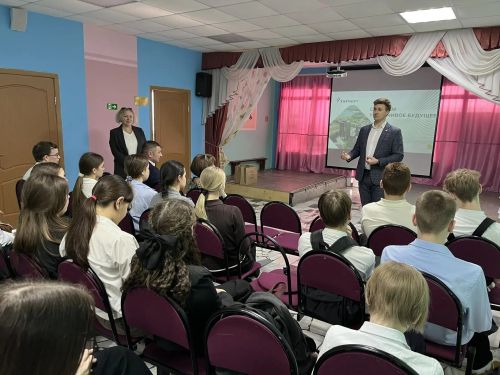 Верхнеуслонская гимназия получила коллекцию минералов для уроков геологии