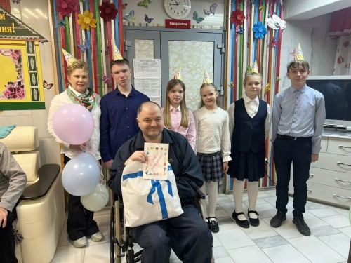 Школьники Набережных Моркваш поздравили именинников в Доме-интернате
