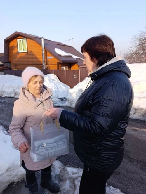 В Нижнем Услоне матерям бойцов СВО вручили подарки к Наврузу