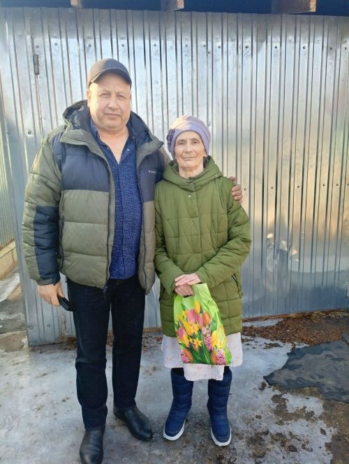 В Нижнем Услоне матерям бойцов СВО вручили подарки к Наврузу