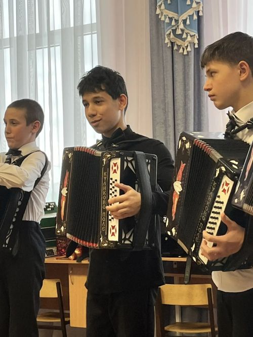 Весна в нотах: в школе искусств прошёл концерт класса семьи педагогов Киреевых