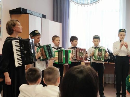 Весна в нотах: в школе искусств прошёл концерт класса семьи педагогов Киреевых