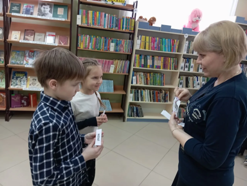 Балалар китапханәсендә виртуаль театрга сәяхәт кылдылар
