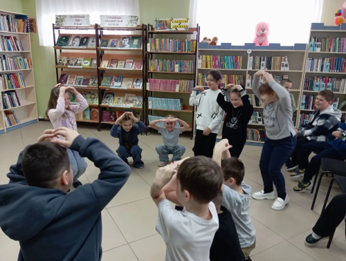 Балалар китапханәсендә виртуаль театрга сәяхәт кылдылар