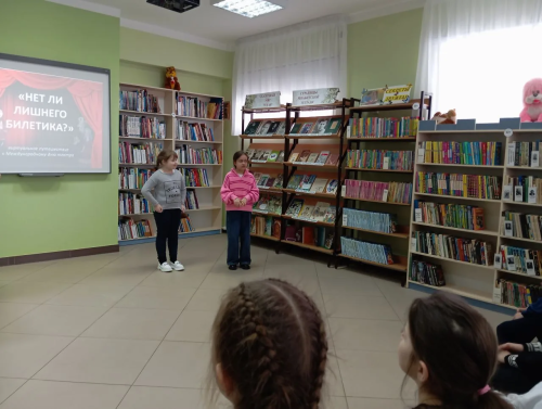 Балалар китапханәсендә виртуаль театрга сәяхәт кылдылар