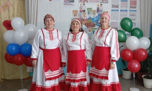 Хоровод дружбы и песни на трёх языках: в Больших Мемях открыли Год единства