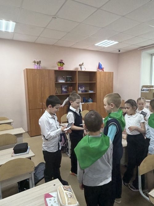 Юные зоозащитники из Верхнеуслонской гимназии раздали листовки о помощи животным