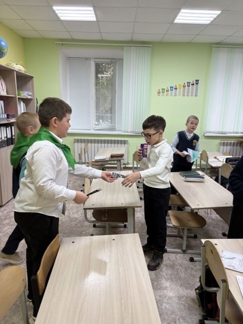 Юные зоозащитники из Верхнеуслонской гимназии раздали листовки о помощи животным