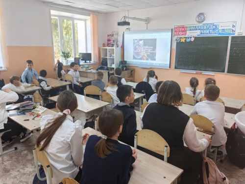 Гимназиядә музей хезмәткәрләре Батырлык дәресе үткәрде
