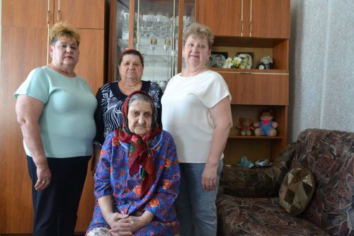 «Надышаться не можем»: в Макулове встретили 95-летие Нины Щипачевой