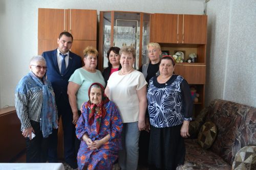 «Надышаться не можем»: в Макулове встретили 95-летие Нины Щипачевой