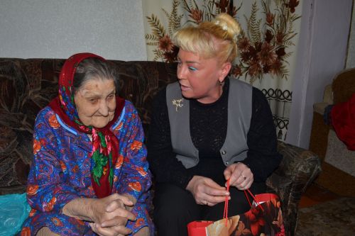 «Надышаться не можем»: в Макулове встретили 95-летие Нины Щипачевой