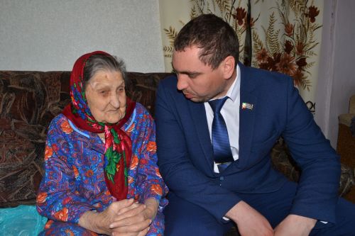 «Надышаться не можем»: в Макулове встретили 95-летие Нины Щипачевой