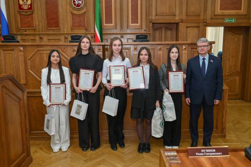 Школьники из Верхнеуслонского района стали призёрами конкурса в Госсовете РТ
