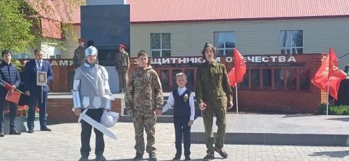 В Макулове «Бессмертный полк» прошёл под звуки песен военных лет