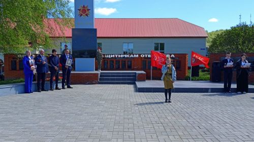 В Макулове «Бессмертный полк» прошёл под звуки песен военных лет
