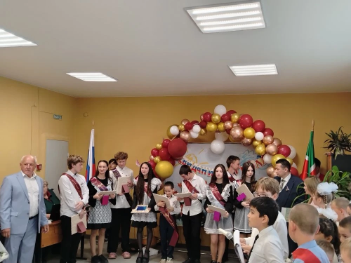 «Последний звонок-2026» в Верхнеуслонском районе (фоторепортаж)