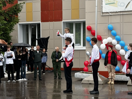«Последний звонок-2026» в Верхнеуслонском районе (фоторепортаж)