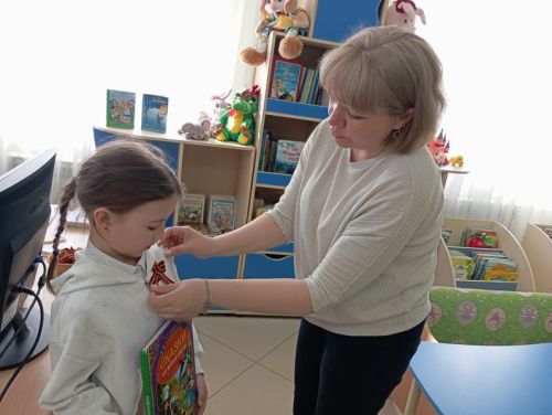 Георгиевская ленточка: в детской библиотеке объяснили значение символа Победы