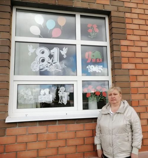 «Островок надежды» и «Движение первых» украсили окна к 9 Мая