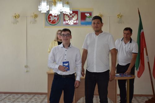В преддверии Дня России юные жители района получили свои первые паспорта