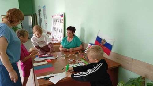 Кильдеевские дети сделали сердечки-открытки ко Дню России