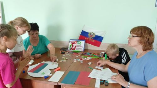 Кильдеевские дети сделали сердечки-открытки ко Дню России