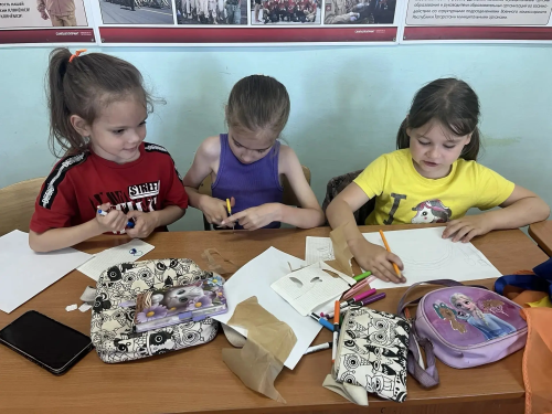 Югары Ослан мәктәбендә рәсем күргәзмәсе оештырдылар