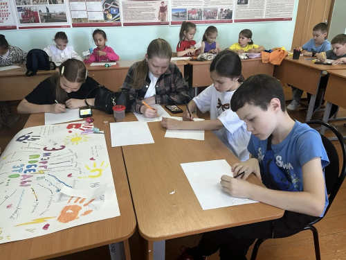 Югары Ослан мәктәбендә рәсем күргәзмәсе оештырдылар