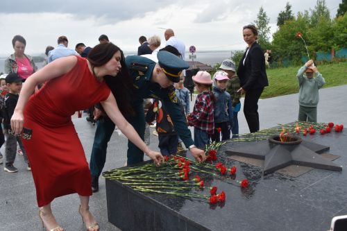 В пламени Вечного огня: Верхний Услон склонил головы перед героями 1941-го