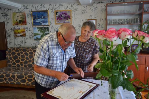 Изумрудный свет любви: 55 лет счастья Галины и Анатолия Кармановых