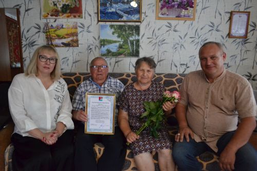 Изумрудный свет любви: 55 лет счастья Галины и Анатолия Кармановых