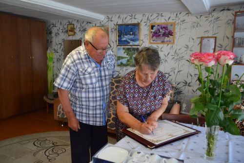 Изумрудный свет любви: 55 лет счастья Галины и Анатолия Кармановых