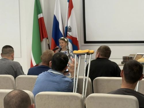 «Спасибо» в нотах: артисты из Верхнего Услона подарили тепло в стенах госпиталя