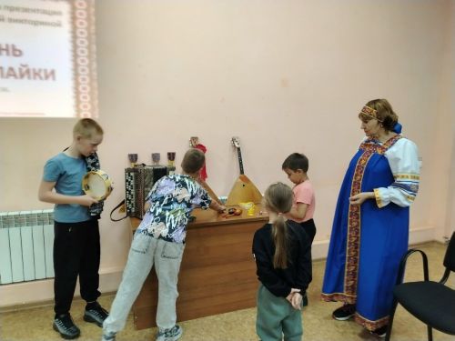 В Кильдеево отметили День балалайки фольклорным часом для школьников