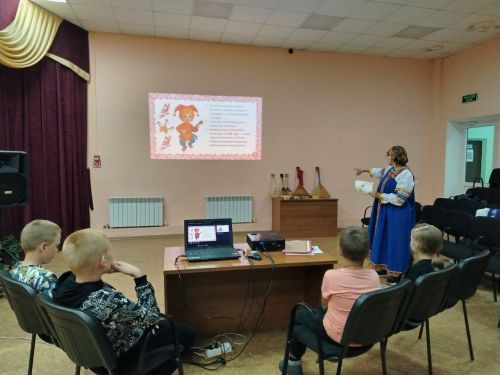 В Кильдеево отметили День балалайки фольклорным часом для школьников