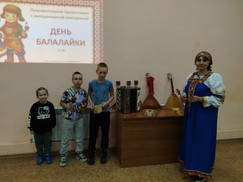 В Кильдеево отметили День балалайки фольклорным часом для школьников