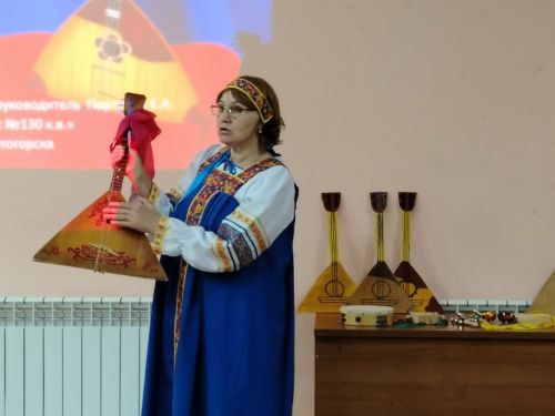 В Кильдеево отметили День балалайки фольклорным часом для школьников