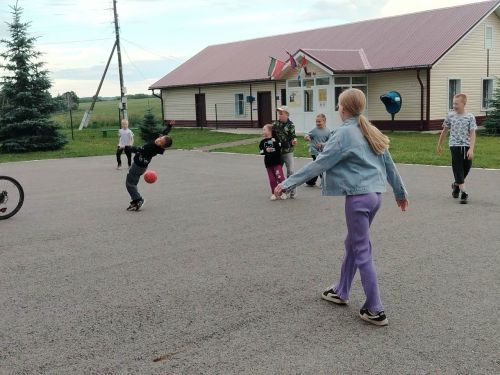 В Кильдееве прошёл «День летних подвижных игр» для детей и подростков