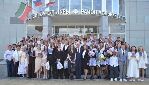 «Путеводная звезда»: 103 верхнеуслонских выпускника взяли курс на взрослую жизнь