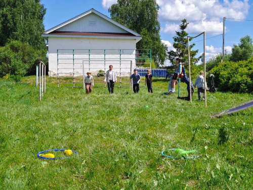Кызыл Байракта балалар җәйне күңелле каршы алдылар