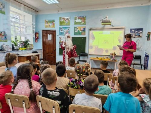 Балаларга Кыш бабай кунакка килде