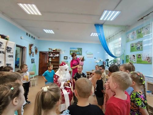 Балаларга Кыш бабай кунакка килде