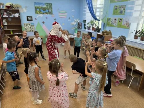 Балаларга Кыш бабай кунакка килде