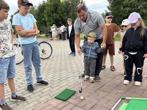 «Каникулы в парке: ловим лето»: в Верхнем Услоне прошёл яркий детский праздник