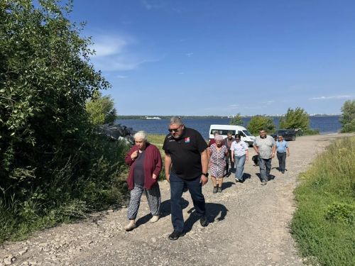 Глава Верхнеуслонского района оценил состояние дороги на улице Пролетарской