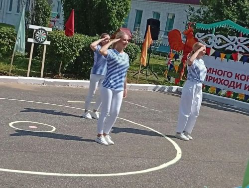 Волонтёры устроили праздник с концертом и подарками в доме-интернате